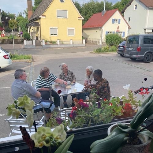 Vor dem Café