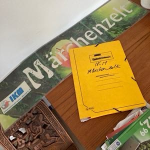 Märchenzelt vorbereiten